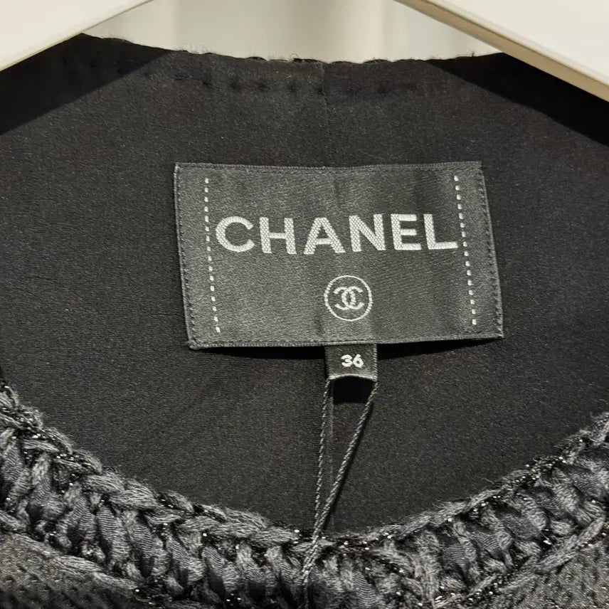 [BUNJANG] Chanel 21A CC Logo Tweed Jacket / 샤넬 21A 한정 공방 CC로고 자카드 트위드 금장버튼 여성 자켓