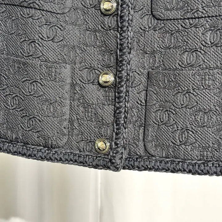 [BUNJANG] Chanel 21A CC Logo Tweed Jacket / 샤넬 21A 한정 공방 CC로고 자카드 트위드 금장버튼 여성 자켓