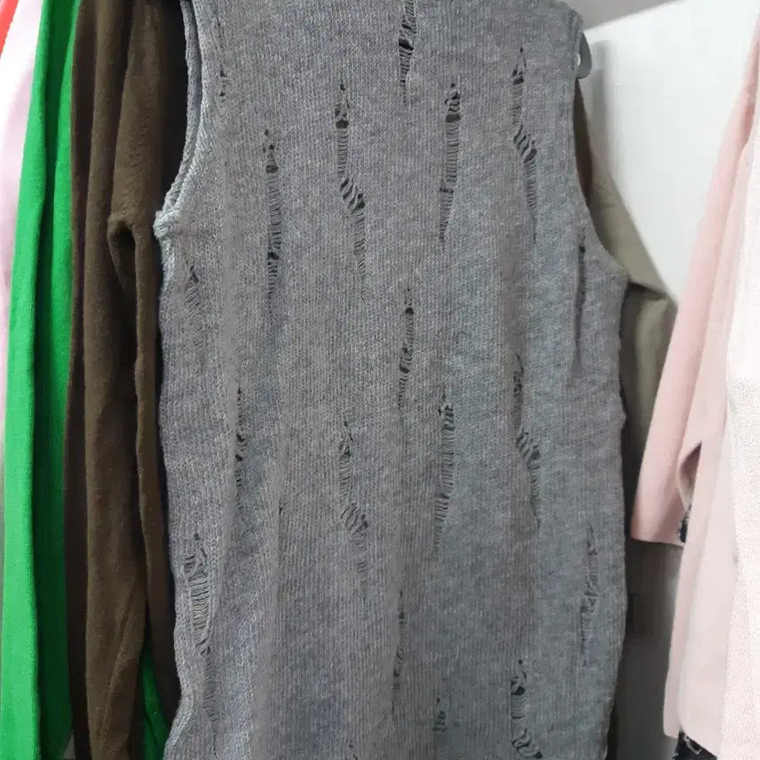 [BUNJANG] SYNN Gray Damage Knit Vest / SYNN 데미지 니트 조끼 그레이 새상품 44~55