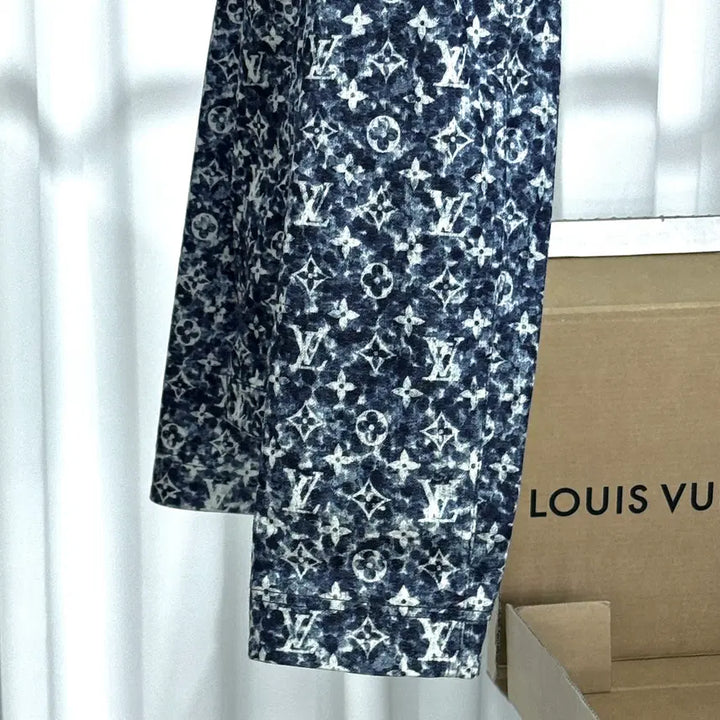 [BUNJANG] Louis Vuitton Workwear Monogram Denim Trucker Jacket / 23FW 루이비통 워크웨어 모노그램 데님 트러커 자켓 1ABJAO