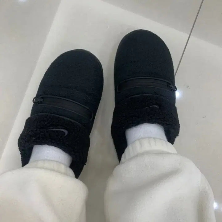 [BUNJANG] Nike Burrow SE Winter Slippers - Black / '나이키 방한슬리퍼' 230  DR8882-001