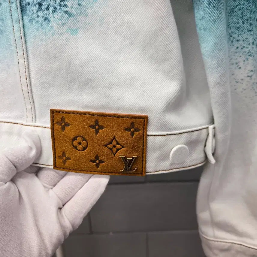 [BUNJANG] Louis Vuitton Monogram Spray Denim Jacket / [ 정품 ] 루이비통 LV 모노그램 스프레이 데님 자켓 50