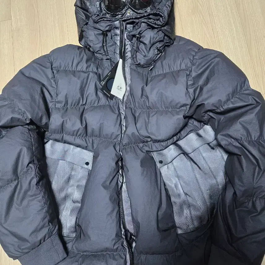 [BUNJANG] CP Company Goggle Bytm Down Padded Jacket / XL.새상품)24FW CP컴퍼니 고글 바이티엠 다운패딩 판매합니다.
