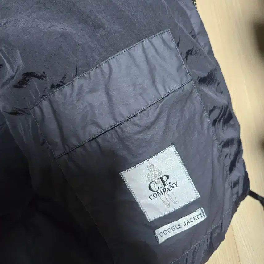 [BUNJANG] CP Company Goggle Bytm Down Padded Jacket / XL.새상품)24FW CP컴퍼니 고글 바이티엠 다운패딩 판매합니다.