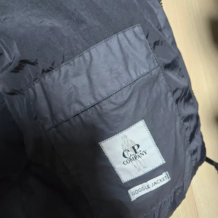 [BUNJANG] CP Company Goggle Bytm Down Padded Jacket / XL.새상품)24FW CP컴퍼니 고글 바이티엠 다운패딩 판매합니다.