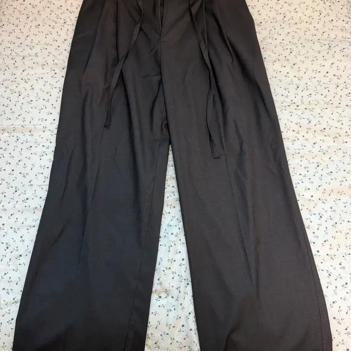 [BUNJANG] DEREK X SEEDS Belted Two Tuck Wide Slacks Charcoal L / 데릭 X 시즈 벨티드 투턱 와이드 슬랙스 차콜 L