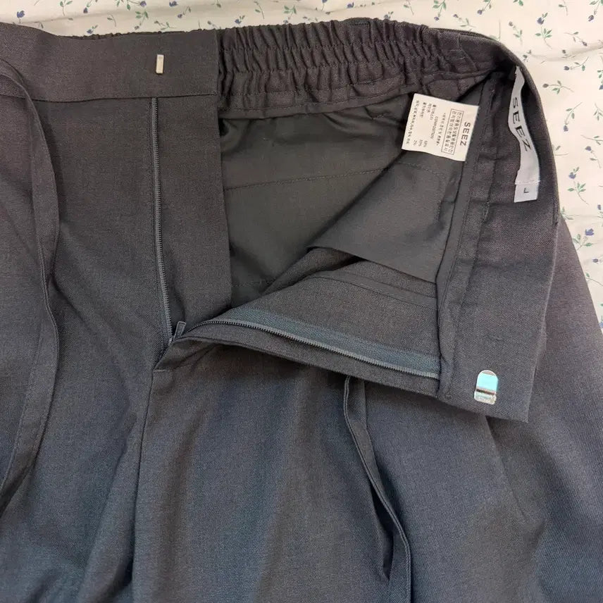 [BUNJANG] DEREK X SEEDS Belted Two Tuck Wide Slacks Charcoal L / 데릭 X 시즈 벨티드 투턱 와이드 슬랙스 차콜 L