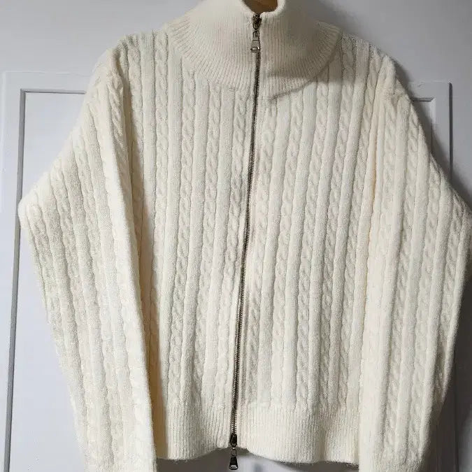 [BUNJANG] Ivory Cable Knit Zip-Up Cardigan / 아이보리 꽈배기 니트 집업 가디건