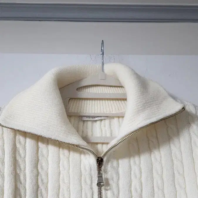 [BUNJANG] Ivory Cable Knit Zip-Up Cardigan / 아이보리 꽈배기 니트 집업 가디건