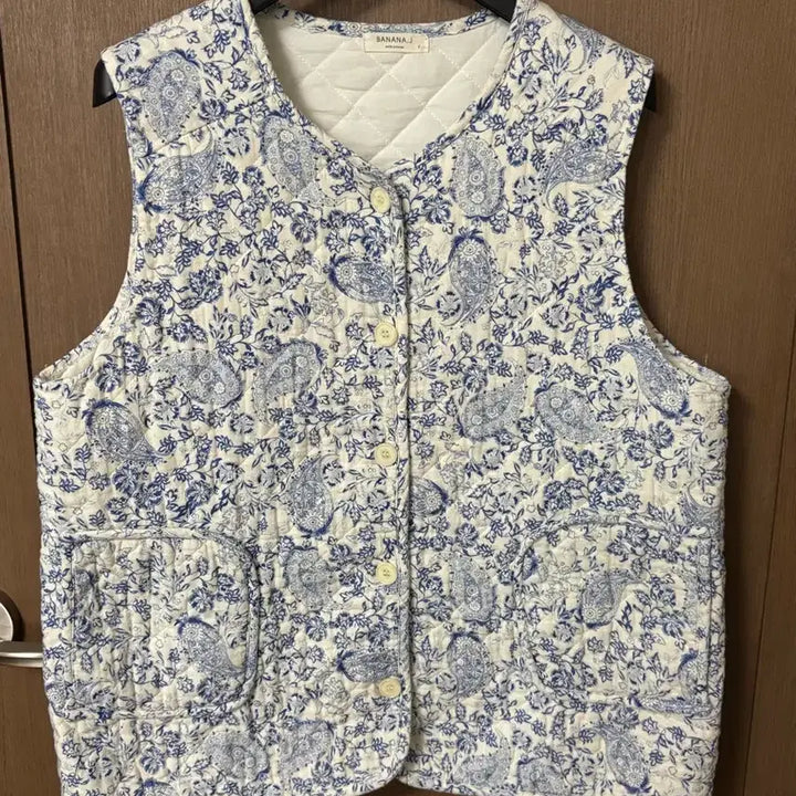 [BUNJANG] F Paisley Pattern Lightweight Quilted Vest / 페이즐리 패턴 경량 누빔 조끼 F