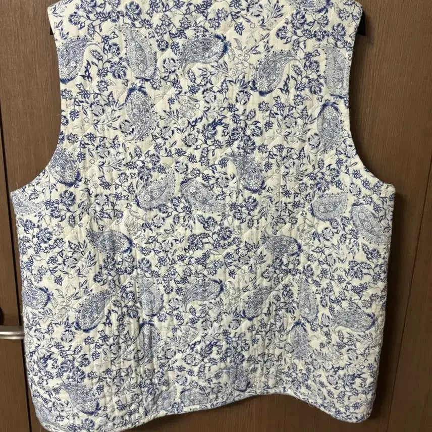 [BUNJANG] F Paisley Pattern Lightweight Quilted Vest / 페이즐리 패턴 경량 누빔 조끼 F