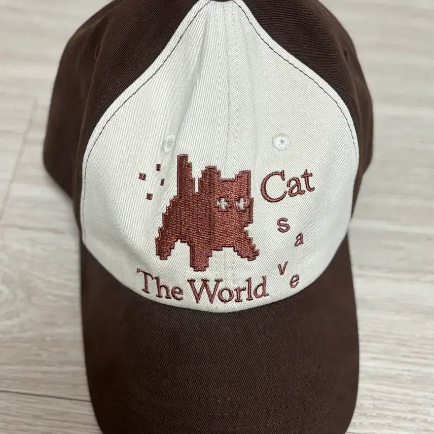 [BUNJANG] Cat Save the World Pixel Art Ball Cap / 캣세이브더월드 픽셀 아트 볼캡 브라운