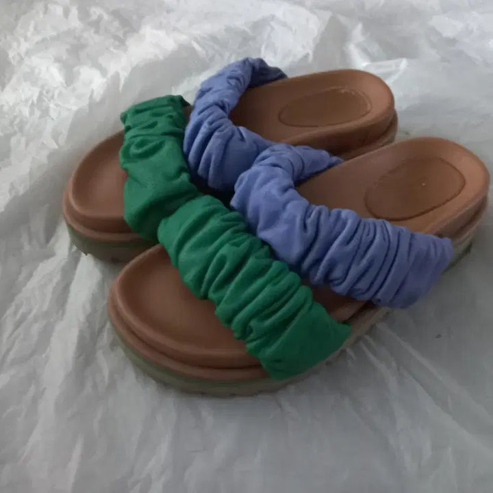 [BUNJANG] Suecomma Bonnie Ruffle Detail Slippers (235) / 슈콤마보니 슬리퍼(235)