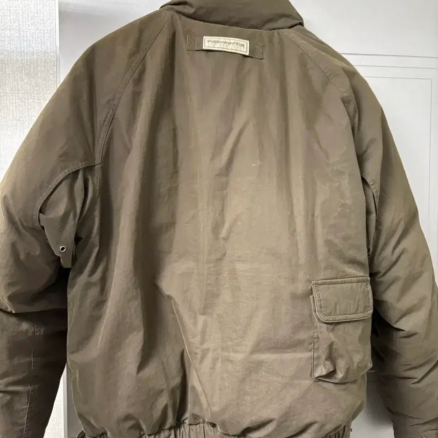 [BUNJANG] thisisneverthat Multi-Pocket Down Jacket Olive Brown M / 디스이즈네버댓 멀티포켓다운자켓 패딩 올리브 브라운 컬러 m사이즈