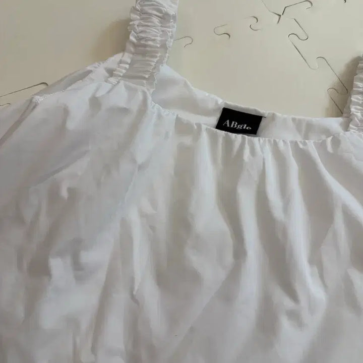[BUNJANG] Frill Sleeveless Blouse / 프릴 나시 블라우스(미착용새상품)