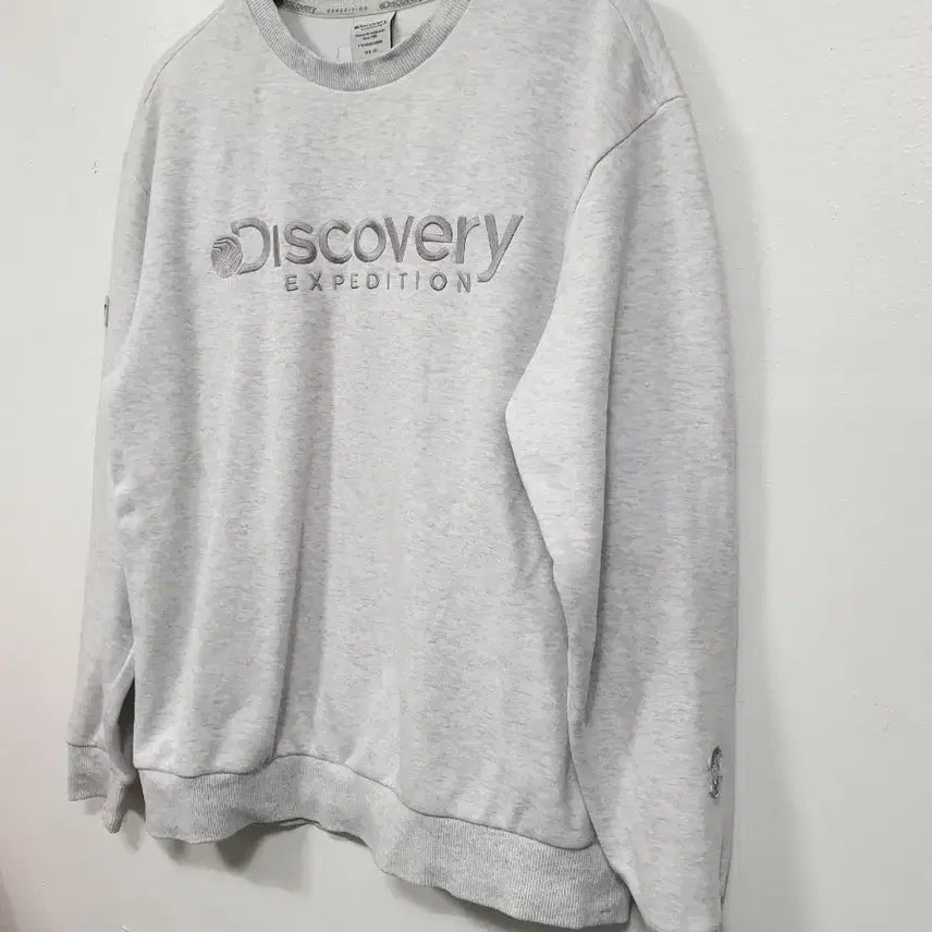[BUNJANG] Discovery Expedition Logan Gray Fleece Patch Sweatshirt / 디스커버리 익스페디션 그레이 로건 기모 와펜 맨투맨 100사이즈