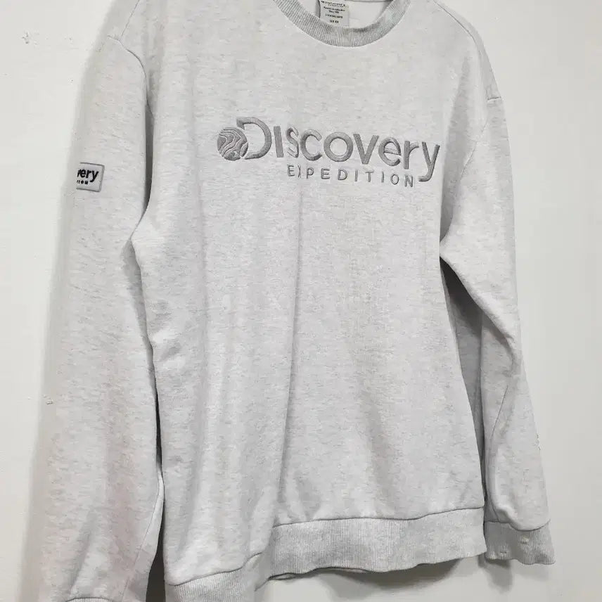 [BUNJANG] Discovery Expedition Logan Gray Fleece Patch Sweatshirt / 디스커버리 익스페디션 그레이 로건 기모 와펜 맨투맨 100사이즈
