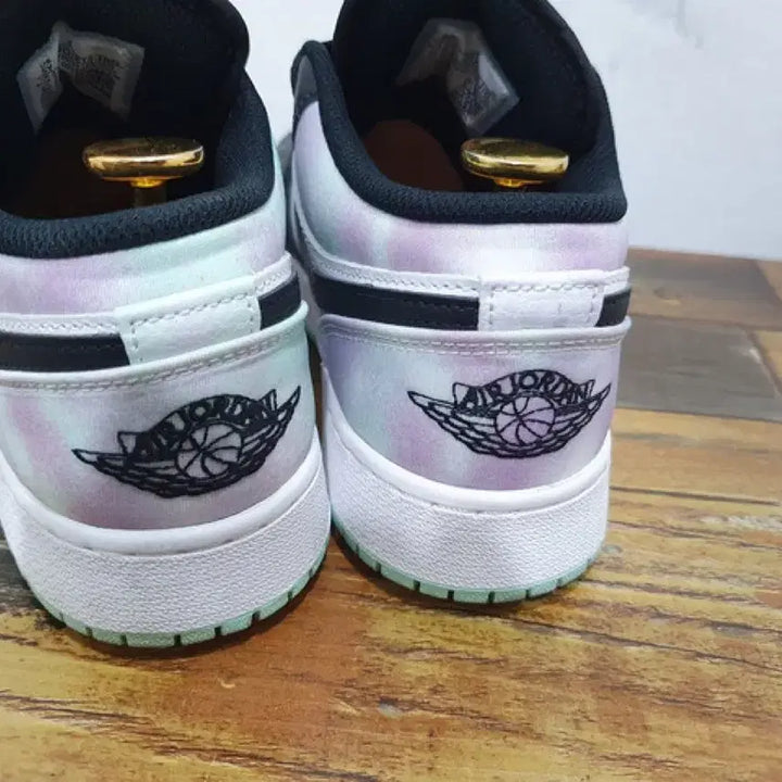 [BUNJANG] Nike Air Jordan 1 Low SE Tie-Dye (235mm) / 나이키 조던 1 로우 SE 타이다이 (235MM)