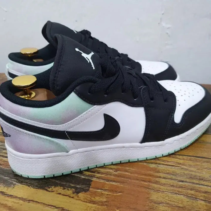 [BUNJANG] Nike Air Jordan 1 Low SE Tie-Dye (235mm) / 나이키 조던 1 로우 SE 타이다이 (235MM)