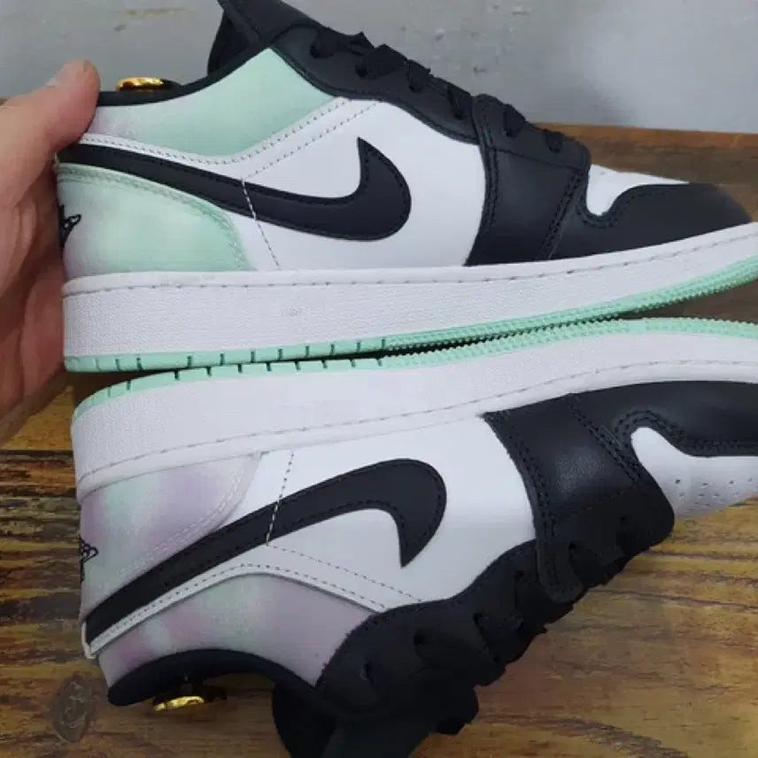 [BUNJANG] Nike Air Jordan 1 Low SE Tie-Dye (235mm) / 나이키 조던 1 로우 SE 타이다이 (235MM)