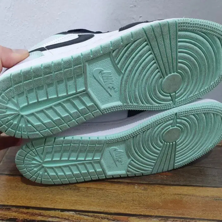 [BUNJANG] Nike Air Jordan 1 Low SE Tie-Dye (235mm) / 나이키 조던 1 로우 SE 타이다이 (235MM)
