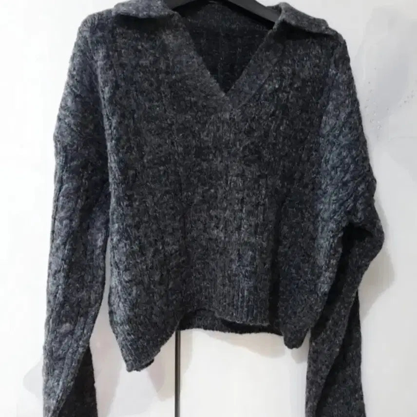 [BUNJANG] V-neck Cable Knit Crop Top / 브이넥 꽈배기 카라 크롭 니트 핑크/차콜 (새상품)