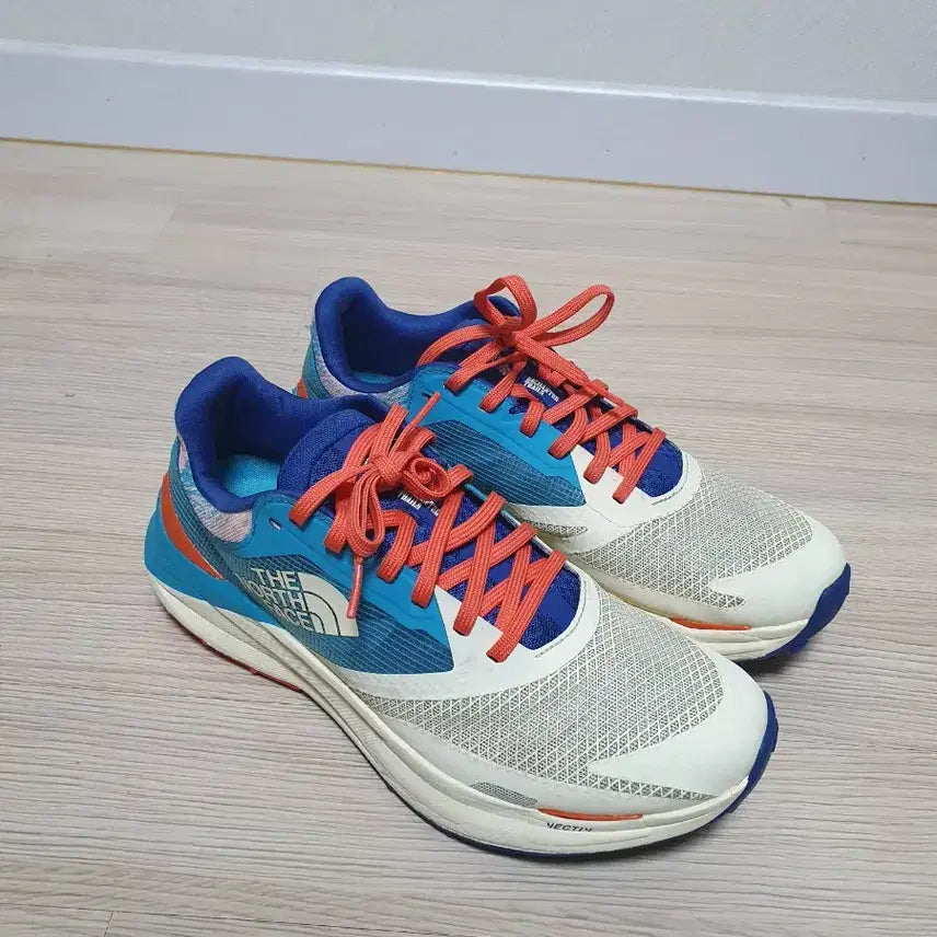 [BUNJANG] The North Face Back-to-Berkeley Endurance 3 Trekking Shoes / 노스페이스 백티브 엔듀리스3 트레킹화 275