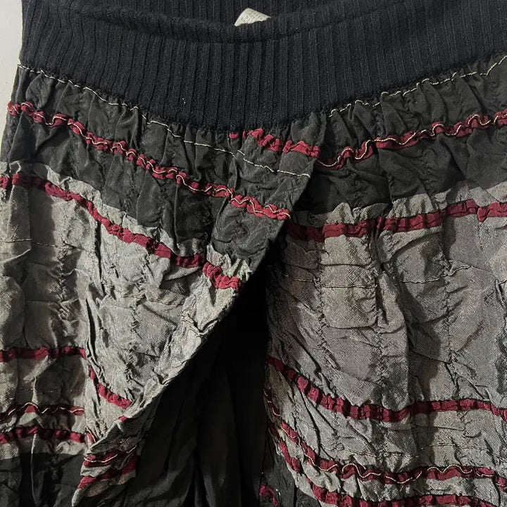 [BUNJANG] M.KYOKO Pleated Asymmetric Pants / M.KYOKO 축융 플리츠 가공 비대칭 팬츠