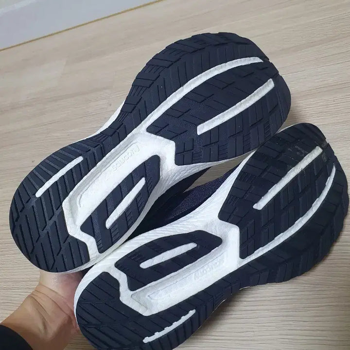 [BUNJANG] Saucony Triumph Running Shoes (Size 280) / 써코니 트라이엄프 러닝화 280