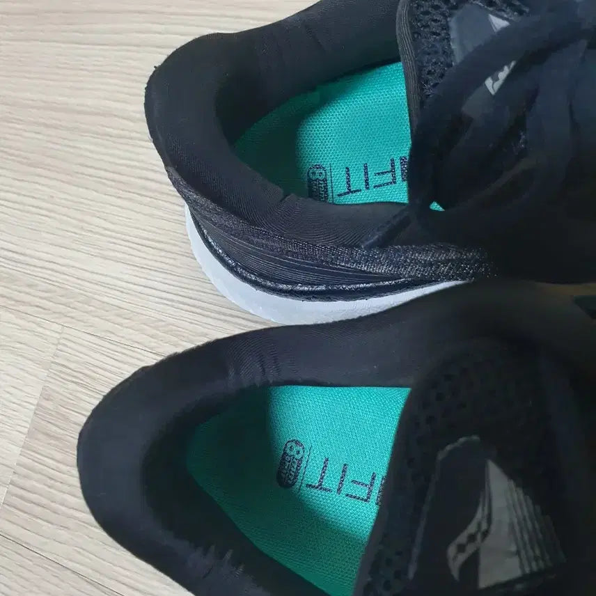 [BUNJANG] Saucony Triumph Running Shoes (Size 280) / 써코니 트라이엄프 러닝화 280