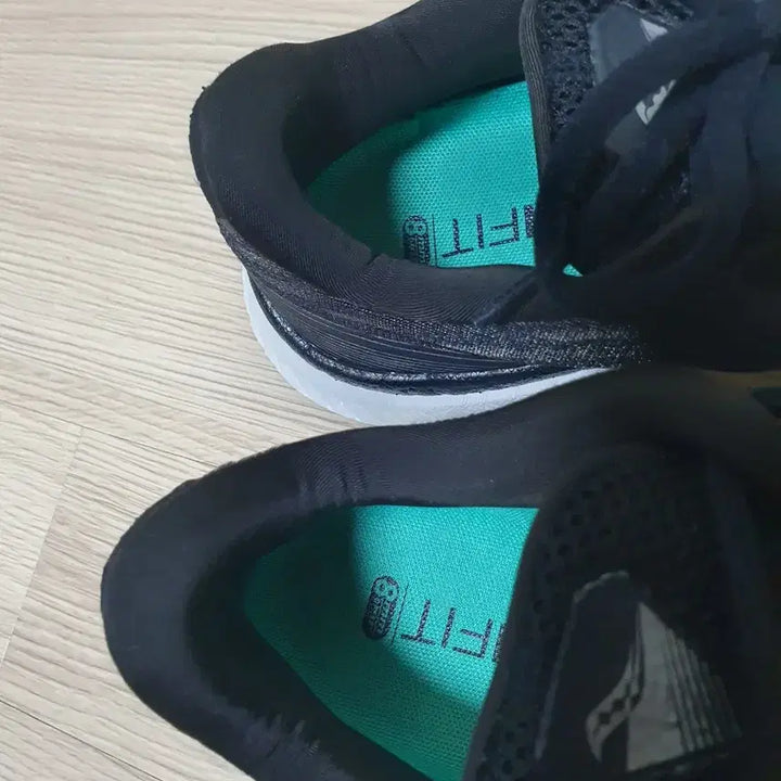 [BUNJANG] Saucony Triumph Running Shoes (Size 280) / 써코니 트라이엄프 러닝화 280