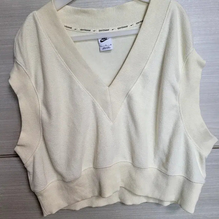 [BUNJANG] Nike V-Neck Crop Vest Ivory / 나이키 V넥 크롭 조끼 아이보리