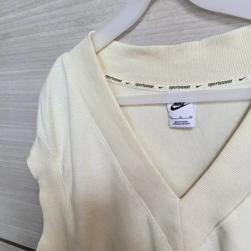 [BUNJANG] Nike V-Neck Crop Vest Ivory / 나이키 V넥 크롭 조끼 아이보리