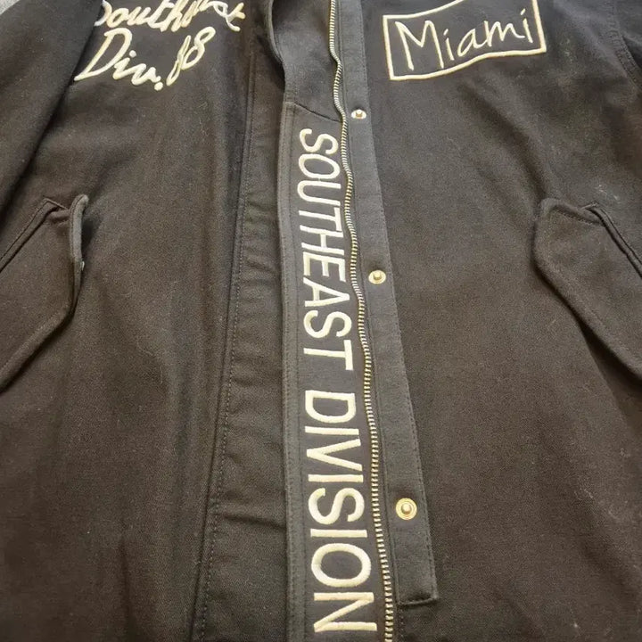 [BUNJANG] NBA Miami Heat Field Jacket - Black (Unisex) / NBA 마이애미 히트 야상 자켓입니다 - 블랙 (남여공용)