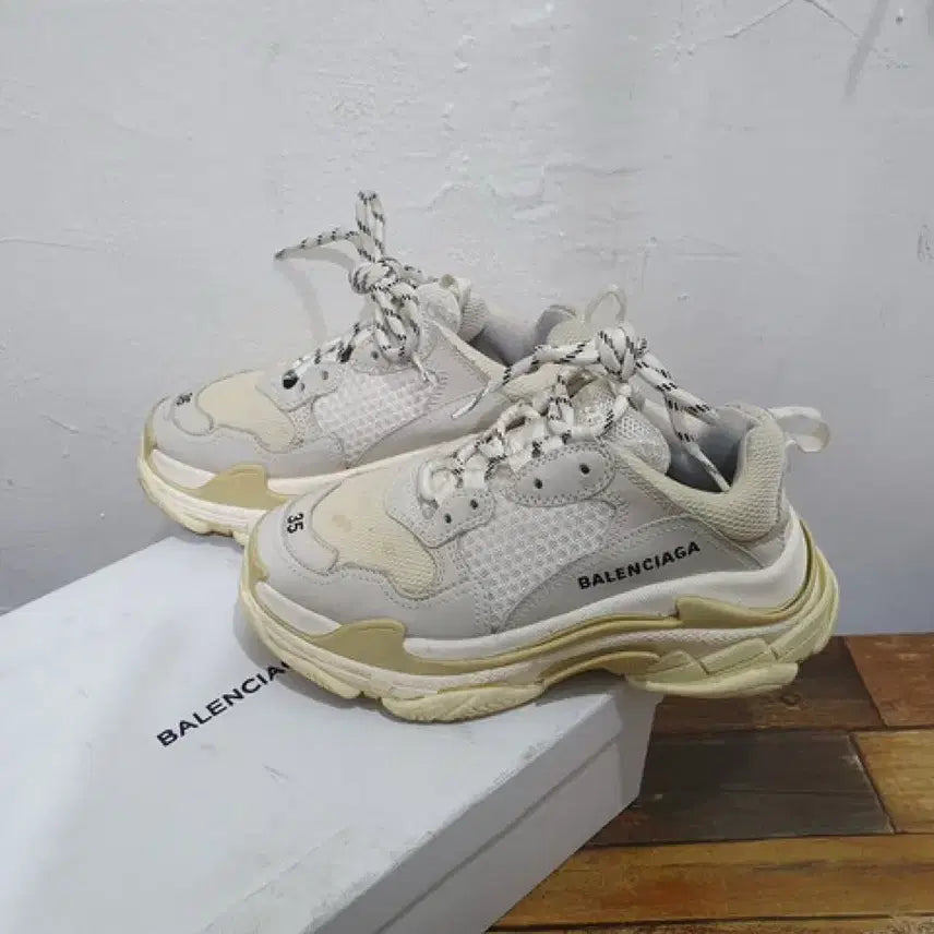 [BUNJANG] Balenciaga Triple S Sneakers Ivory 35 (230) / 발렌시아가 트리플S 스니커즈 아이보리 35 230