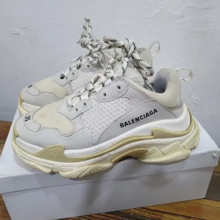 [BUNJANG] Balenciaga Triple S Sneakers Ivory 35 (230) / 발렌시아가 트리플S 스니커즈 아이보리 35 230