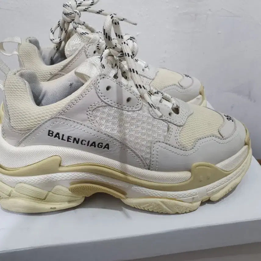 [BUNJANG] Balenciaga Triple S Sneakers Ivory 35 (230) / 발렌시아가 트리플S 스니커즈 아이보리 35 230
