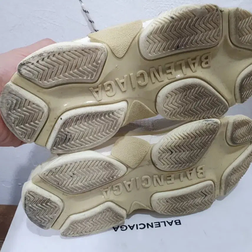 [BUNJANG] Balenciaga Triple S Sneakers Ivory 35 (230) / 발렌시아가 트리플S 스니커즈 아이보리 35 230