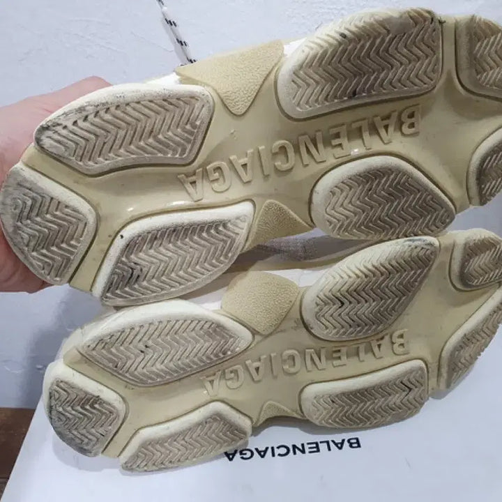 [BUNJANG] Balenciaga Triple S Sneakers Ivory 35 (230) / 발렌시아가 트리플S 스니커즈 아이보리 35 230