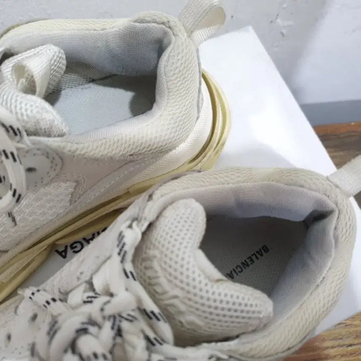 [BUNJANG] Balenciaga Triple S Sneakers Ivory 35 (230) / 발렌시아가 트리플S 스니커즈 아이보리 35 230