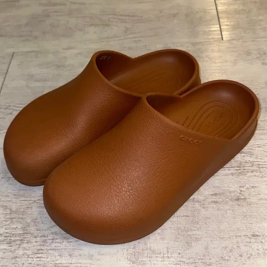 [BUNJANG] Crocs Dylan Clog Cognac Sandals / 크록스 남여공용 딜런 클로그 코냑 m6 (250)