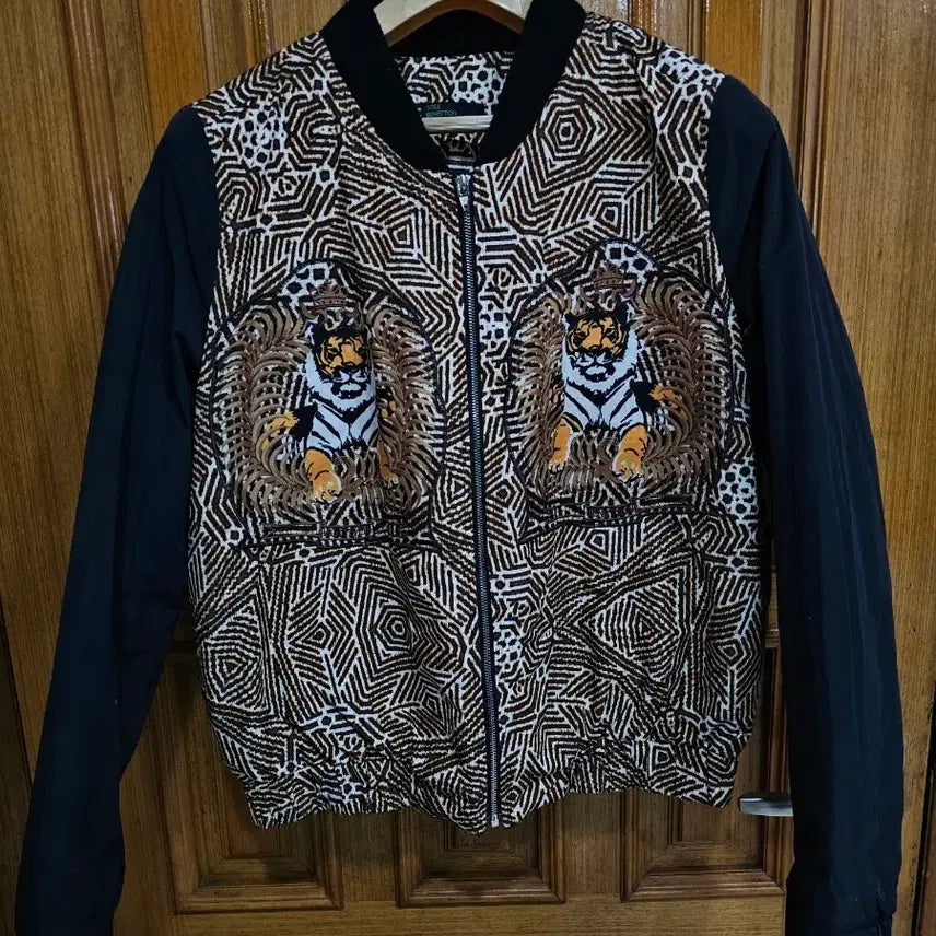 [BUNJANG] Benetton Tiger Pattern Bomber Jacket / 베네통 호랑이 패턴 봄버 자켓