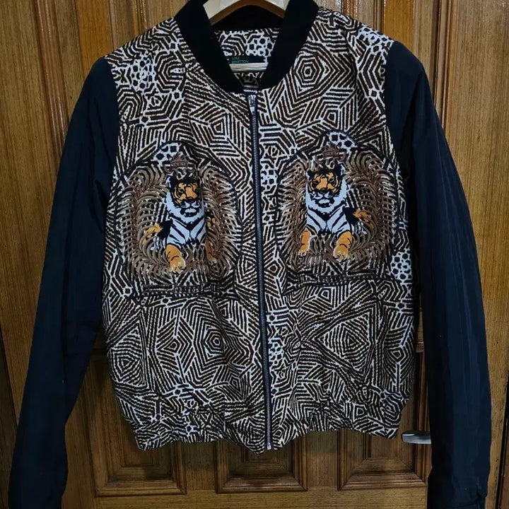 [BUNJANG] Benetton Tiger Pattern Bomber Jacket / 베네통 호랑이 패턴 봄버 자켓