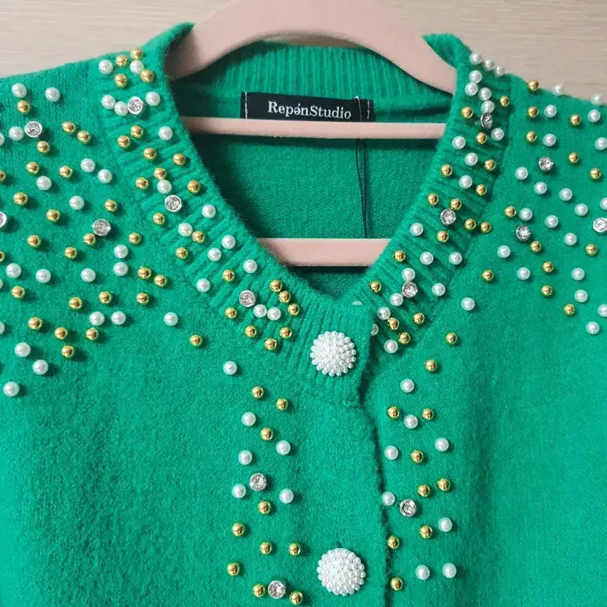 [BUNJANG] Rifence Studio Pearl Embellished Green Cardigan / 진주장식 꽃단추 가디건