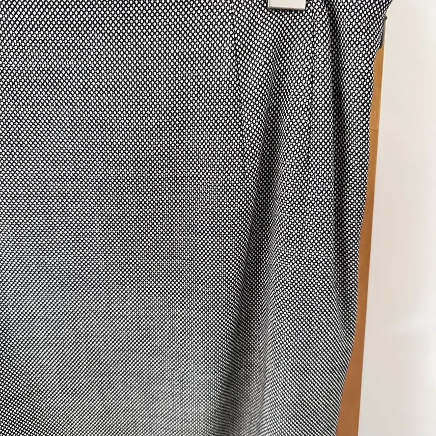 [BUNJANG] Aquascutum Monotone Dot Summer Wool Skirt Size 30 / 아쿠아스큐텀 모노톤 도트 무늬 썸머 울 스커트(사이즈30)