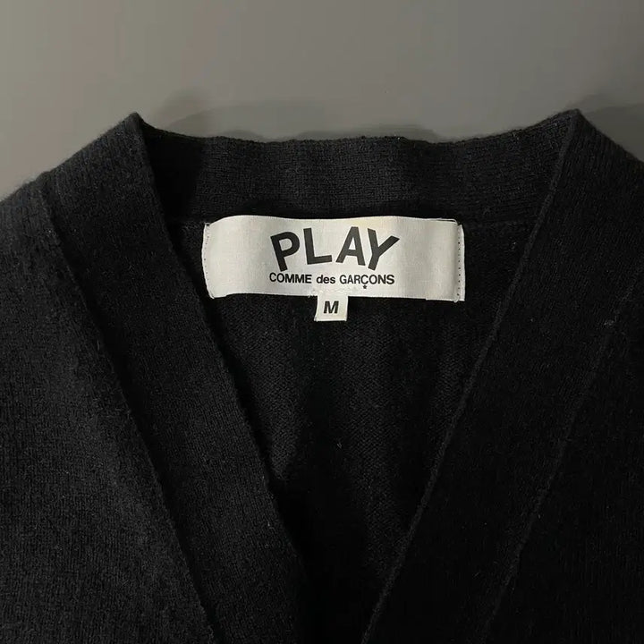 [BUNJANG] Comme des Garcons White Logo Wool Cardigan / [M] 꼼데가르송 화이트 와펜 자수로고 울 가디건