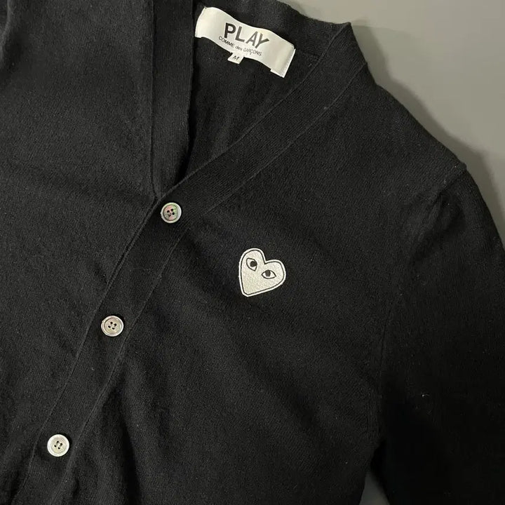 [BUNJANG] Comme des Garcons White Logo Wool Cardigan / [M] 꼼데가르송 화이트 와펜 자수로고 울 가디건