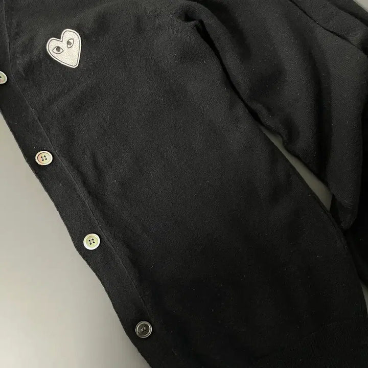 [BUNJANG] Comme des Garcons White Logo Wool Cardigan / [M] 꼼데가르송 화이트 와펜 자수로고 울 가디건