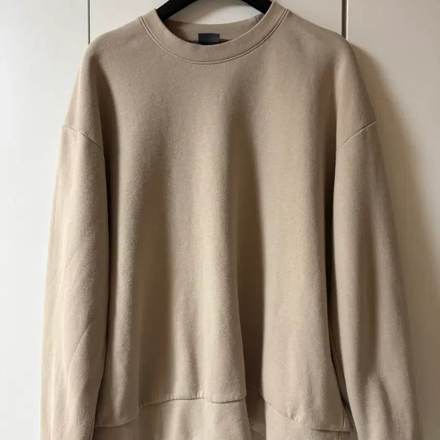 [BUNJANG] YooA Beige Sweatshirt / 유핑 베이지색 맨투맨 티셔츠