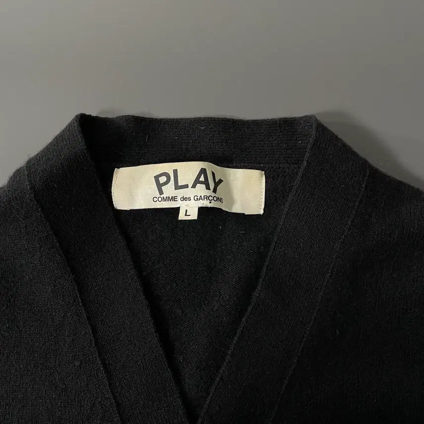 [BUNJANG] Comme des Garcons White Emblem Wool Cardigan / [L] 꼼데가르송 화이트 와펜 자수로고 울 가디건